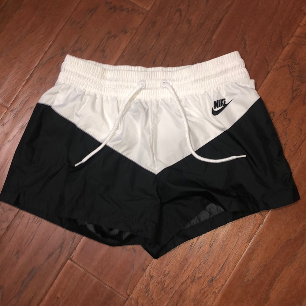 Nike Sportswear Heritage Shorts